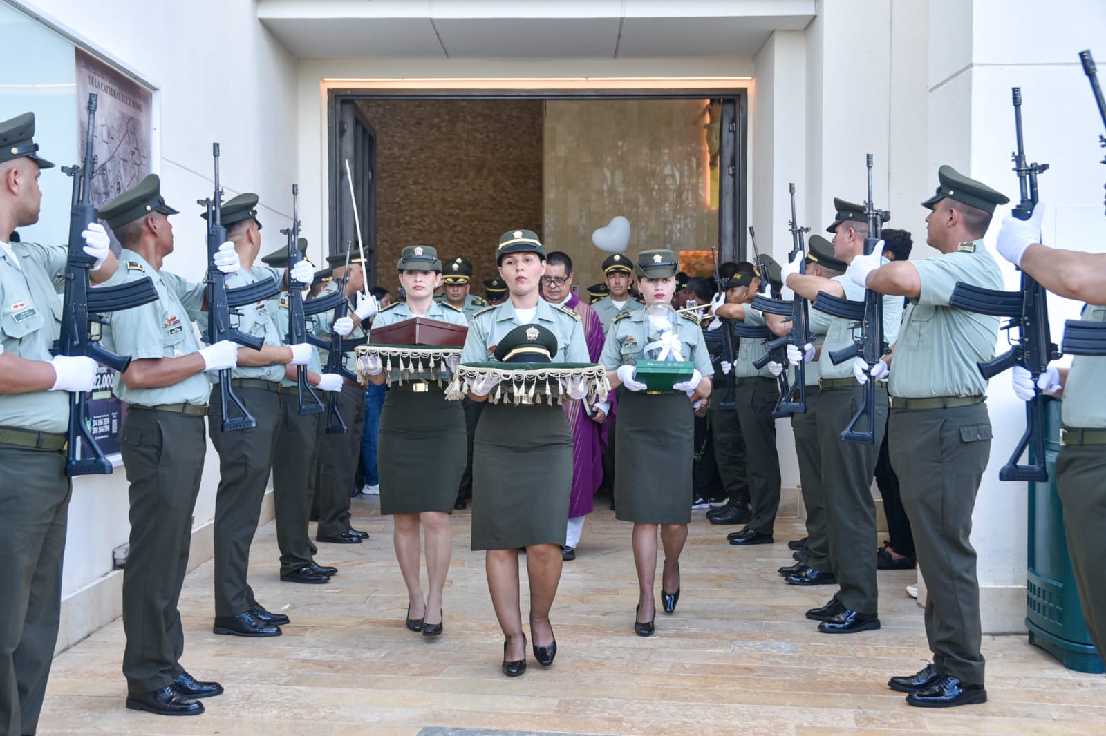 Despedida con honores en Valledupar para subintendente muerto por bala perdida en ataque sicarial