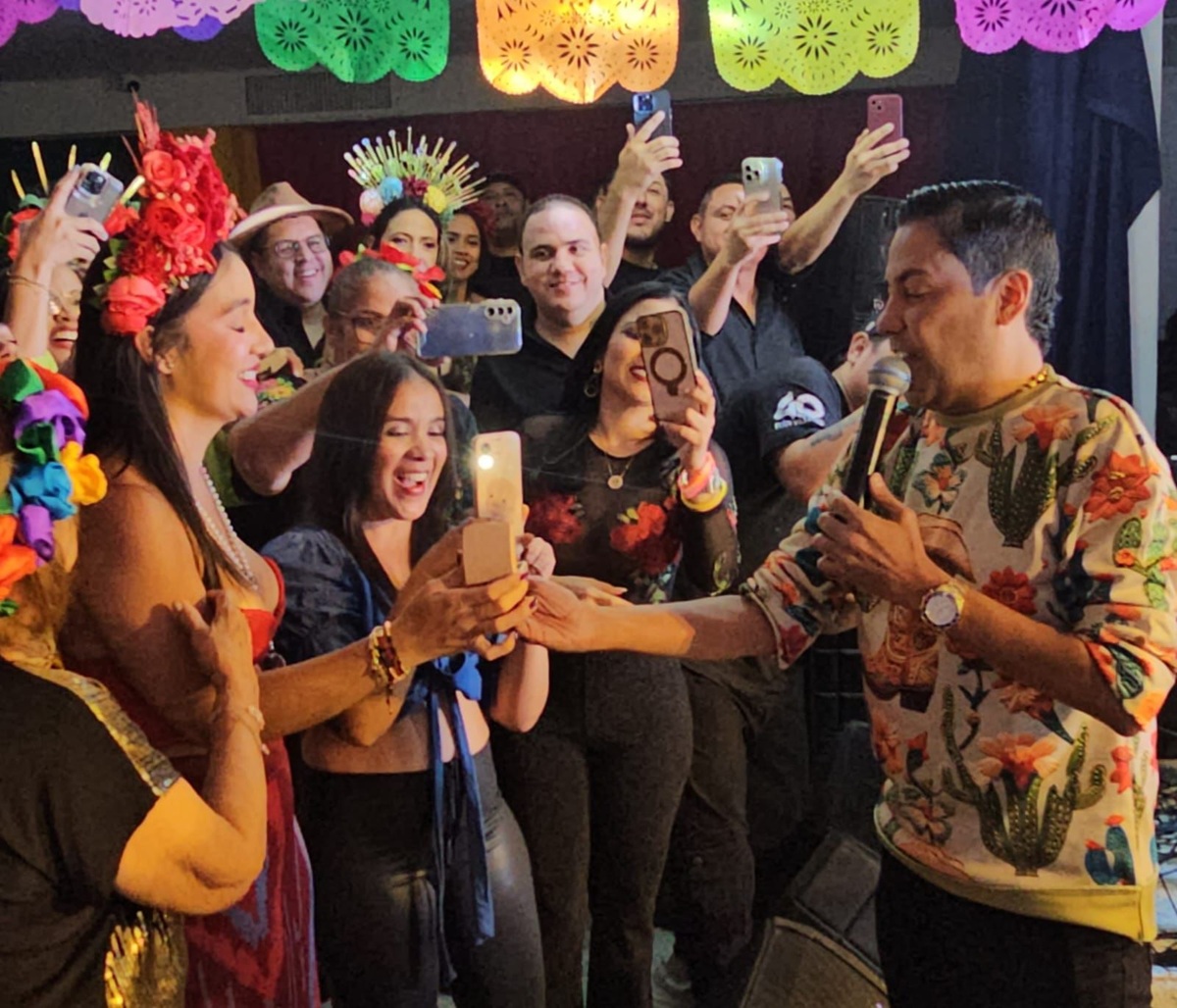 “El amor triunfó”: Churo Díaz le pidió matrimonio a Claudia Aponte en su cumpleñaos