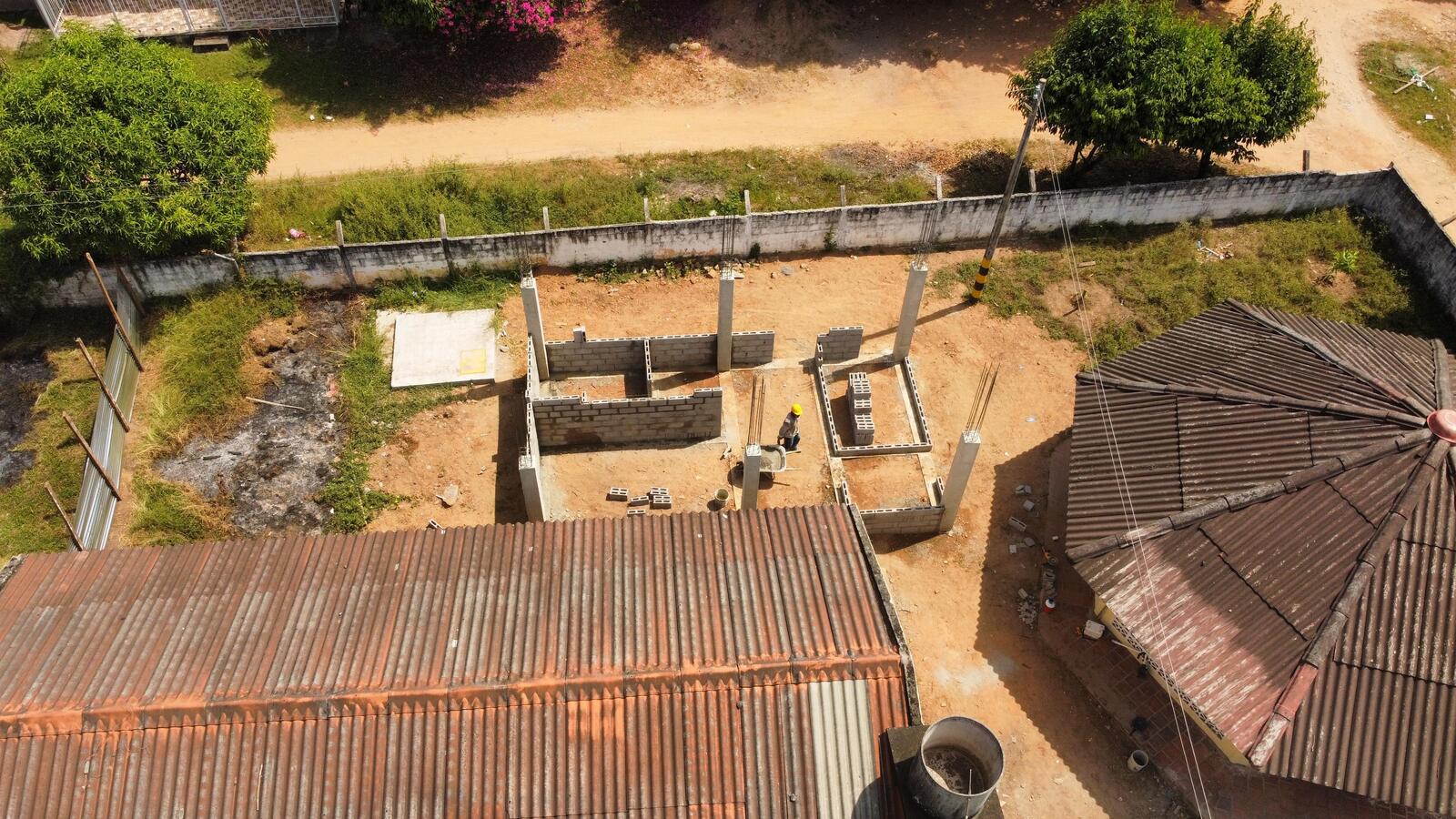 El objetivo es construir cerramientos en varias instituciones.