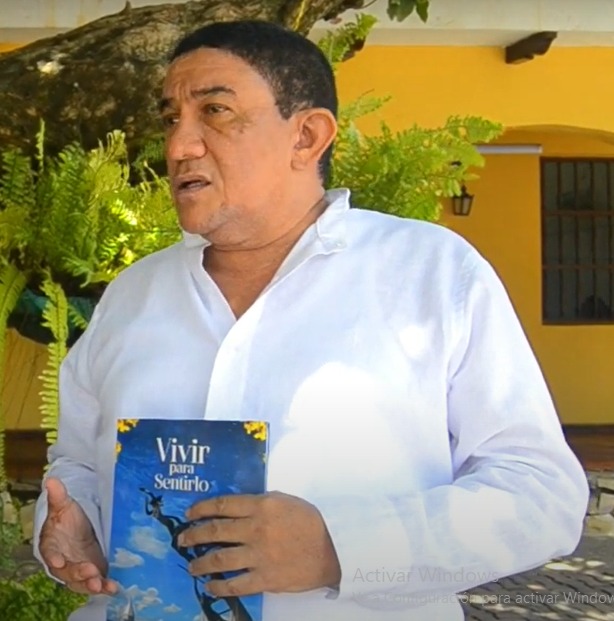 La perspectiva filosófica y jurídica de la obra poética “Vivir para sentirlo”