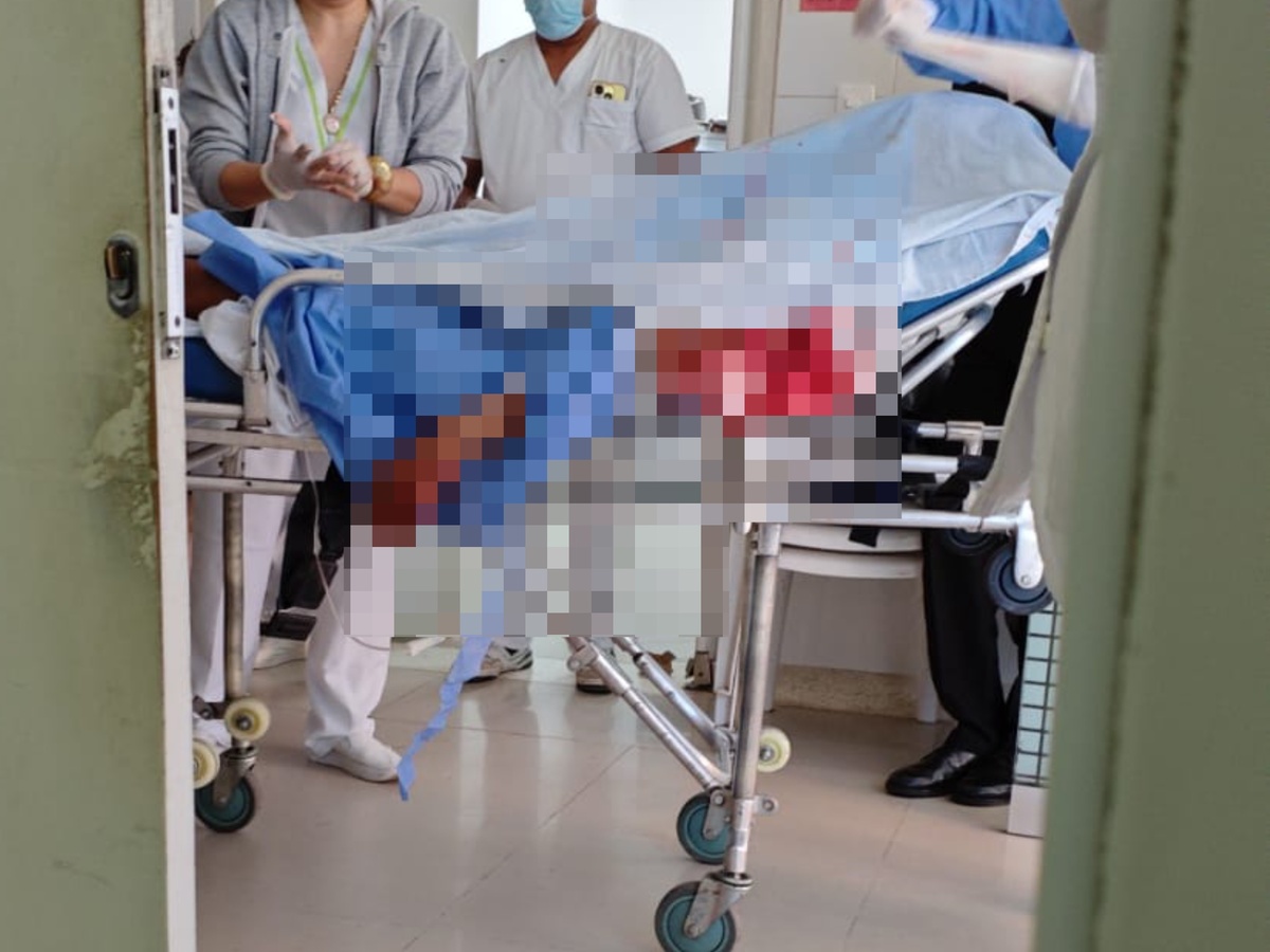 PIE DE FOTO: Hasta un centro asistencial fue llevado el hombre herido. Foto: Comunidad