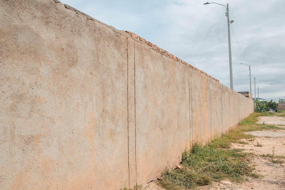 “Muro de Berlín” causa enfrentamientos : urge la intervención de la Alcaldía