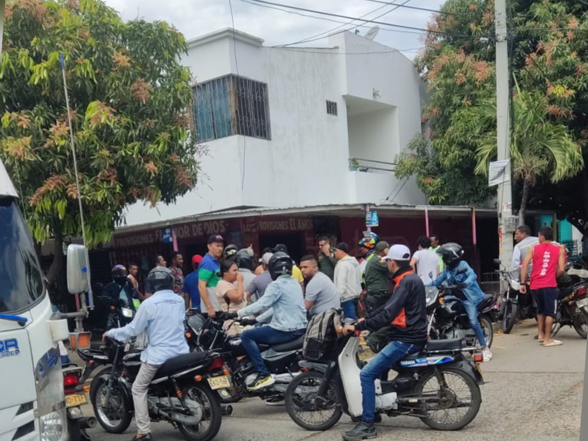 PIE DE FOTO: La joven de 17 años fue trasladada hasta un centro asistencial. Foto: Comunidad