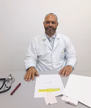 César Augusto Fajardo Solano, médico en el HEAD, publicó un vídeo de 14 minutos en sus redes sociales en función de acatar el fallo. Foto: Vídeo en Facebook de la cuenta de Fajardo Solano.