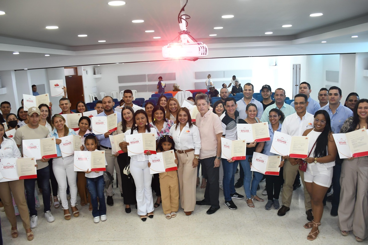 Comfacesar entregó 82 subsidios de vivienda Fovis a sus afiliados