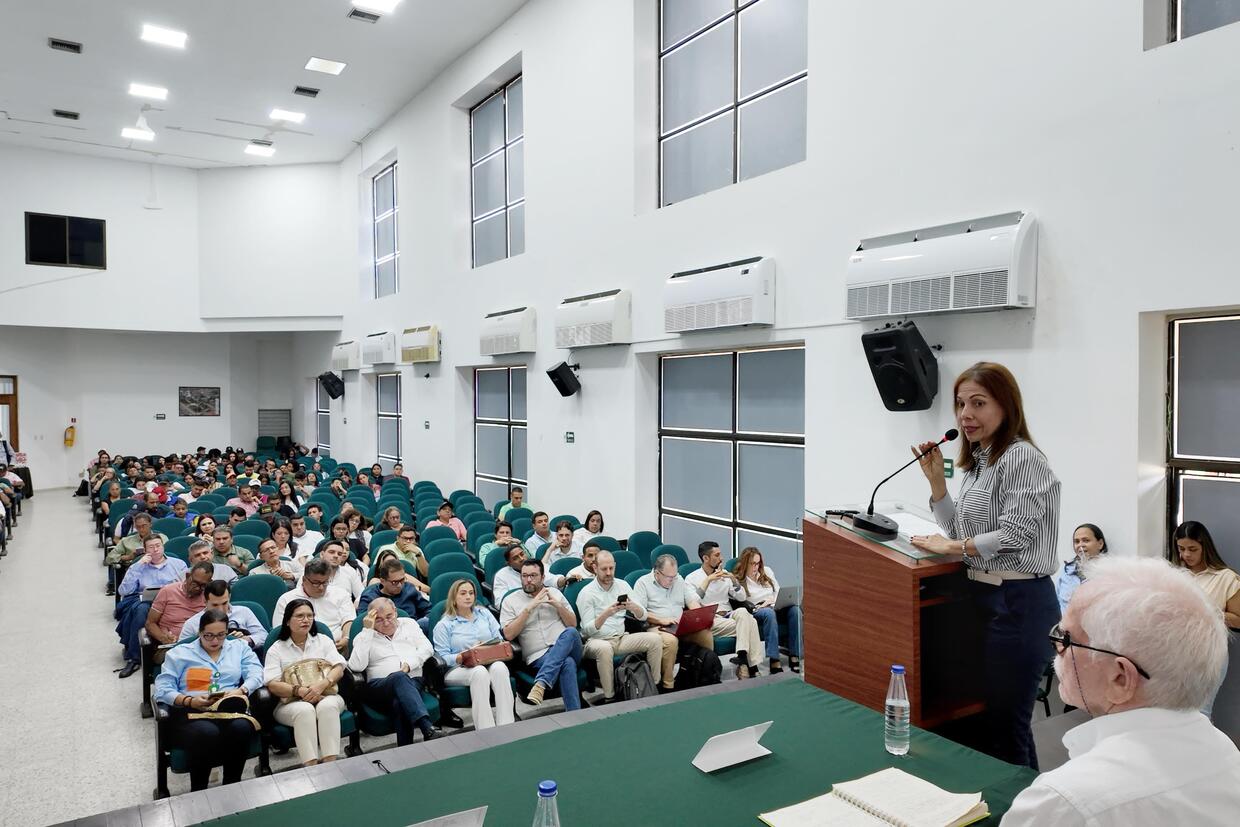 La CREG promueve participación de sectores del Cesar para el desarrollo regulatorio 