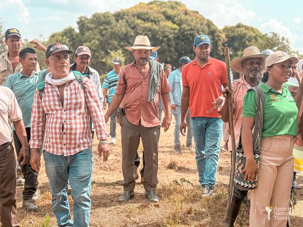 Predio de exparamilitar ‘Juancho’ Prada fue entregado a campesinos y pescadores de San Martín, Cesar