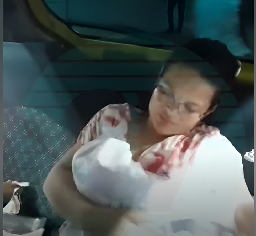 La llegada frenética de un carro al Hospital Eduardo Arredondo Daza avisó a los curiosos sobre la llegada de un bebé dentro de un taxi. Foto: Sacada de vídeo de Sucesos Valledupar.