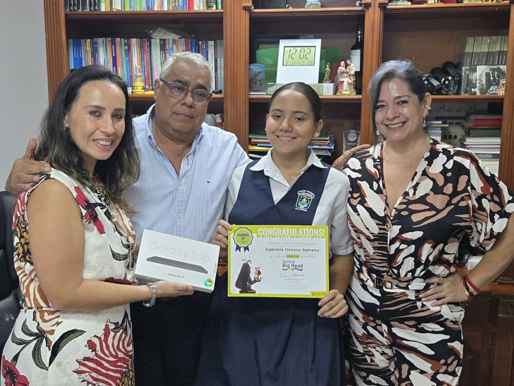 Gabriela Orozco recibió como premio un Galaxy Tab S9.