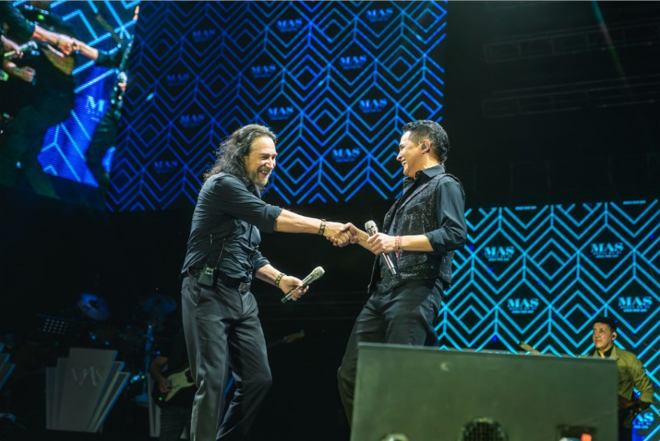 Marco Antonio Solís rindió homenaje a Jorge Celedón en Paraguay: los artistas cantando frente a más de 60 mil personas