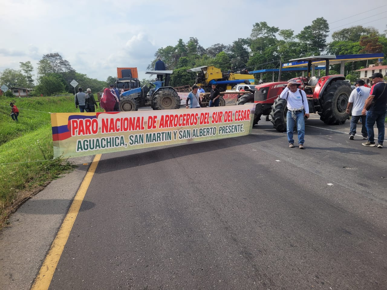 Arroceros del sur del Cesar bloquean troncal del Magdalena: “Trabajamos a pérdida”