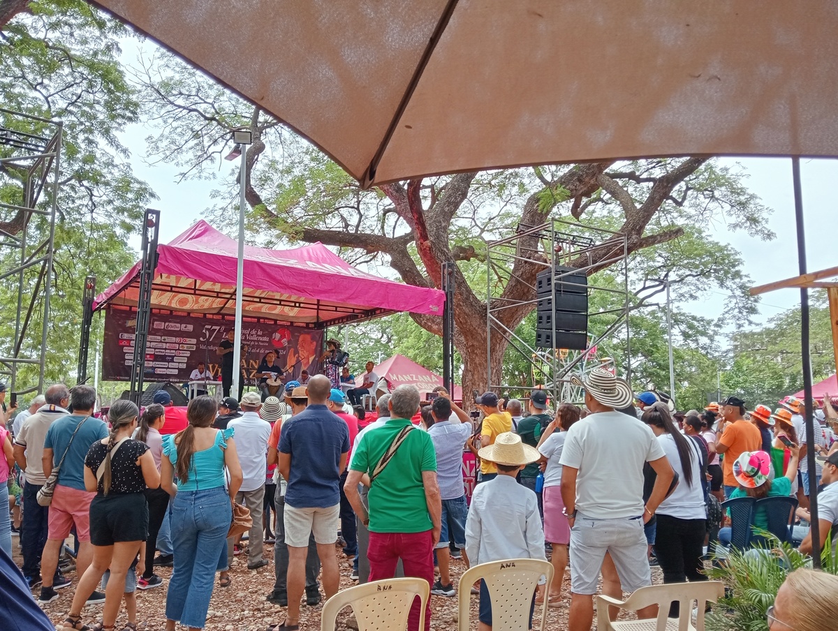 El Parque Los Algarrobillos, pulmón verde de Valledupar, alberga la primera ronda del concurso de Acordeonera Mayor en su edición 58. Foto: EL PILÓN