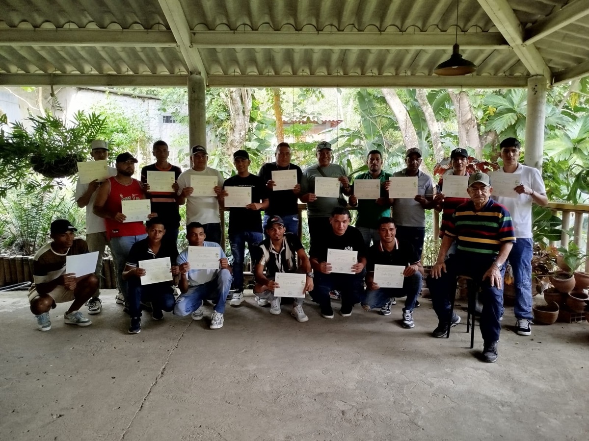 En Manaure la comunidad se encarga de los incendios 