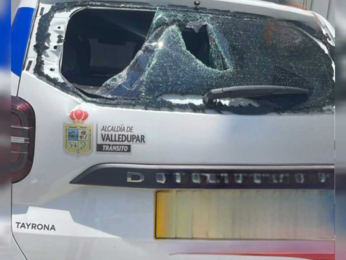 Vandalizan patrulla de tránsito durante operativo en Valledupar