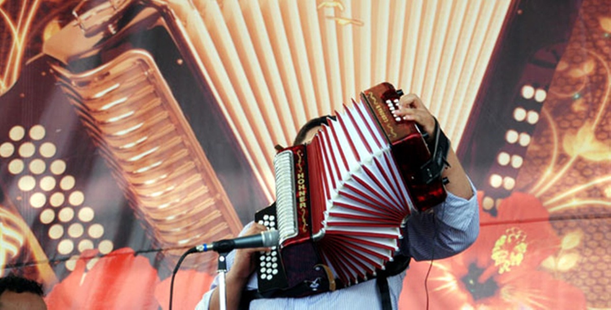 Según el presidente se llevaron algunos documentos y elementos operativos.