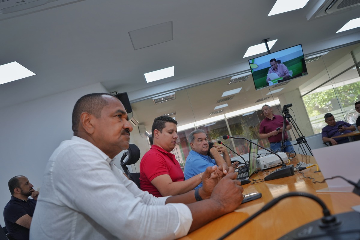 Integrantes de organizaciones LGBTIQ+ cesarenses intervienen en la Comisión del Plan de Desarrollo durante el primer debate de la política pública departamental. Foto: Gobernación del Cesar.