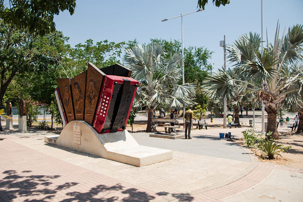 Parque La Provincia, zona habilitada con precios oficiales durante el Festival Vallenato 2025 para prevenir abusos en parqueaderos de motos, carros y buses. Foto: Jesús Ochoa.