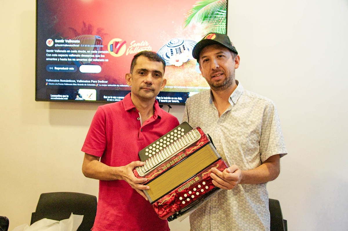 El Rey Vallenato Iván Zuleta ha recolectado 35 acordeones de las 50 que donará a niños: Codiscos se sumó a la iniciativa 