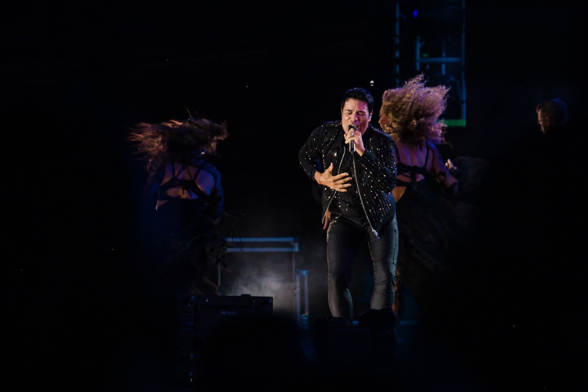 Chayanne enciende el escenario del Parque de la Leyenda Vallenata, deslumbrando a miles con su energía y carisma en el Festival Vallenato 2025. Foto: Jesús Ochoa.