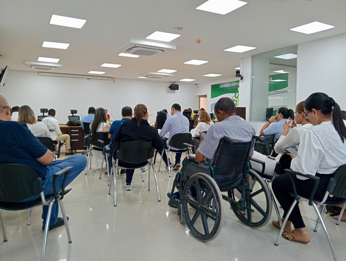 Personas con diversas discapacidades y sus cuidadores se reunieron en la Asamblea Departamental del Cesar el pasado 19 de mayo. Foto: EL PILÓN.