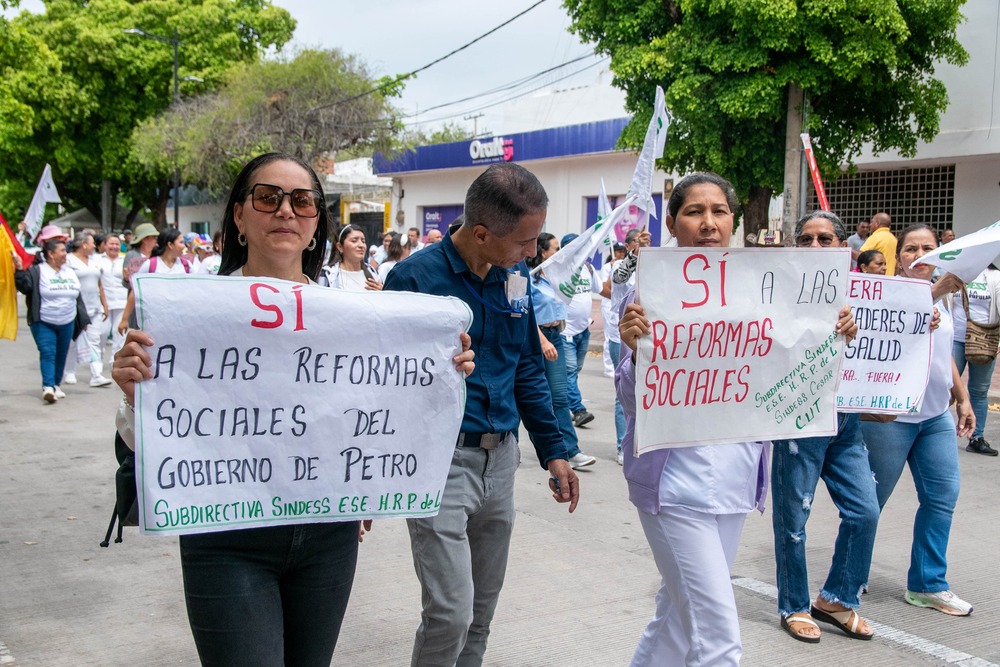 Docentes y centrales obreras del Cesar marcharon en apoyo al paro de 48 horas