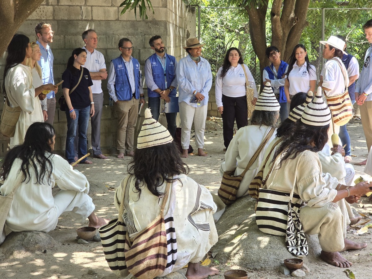 Comisión de la ONU en territorio sagrado de la Sierra Nevada de Santa Marta, conocida como el “Corazón del Mundo”, donde pueblos indígenas defienden su cultura y derechos ancestrales frente a amenazas ambientales y de violencia. Foto: ONU.