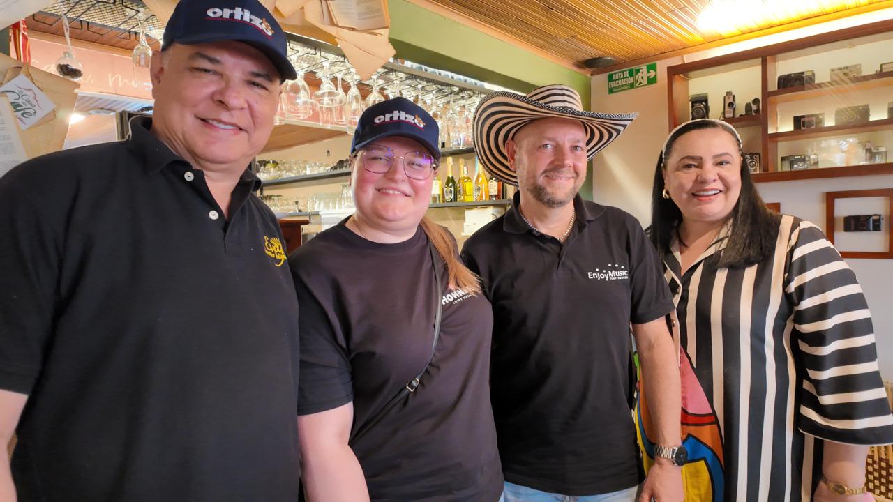 Representantes de EVAFE, la casa musical Ortizo y la fábrica de acordeones Hohner durante la mesa de trabajo en Valledupar, fortaleciendo la alianza para la décima edición del festival vallenato femenino. Foto: Cortesía.