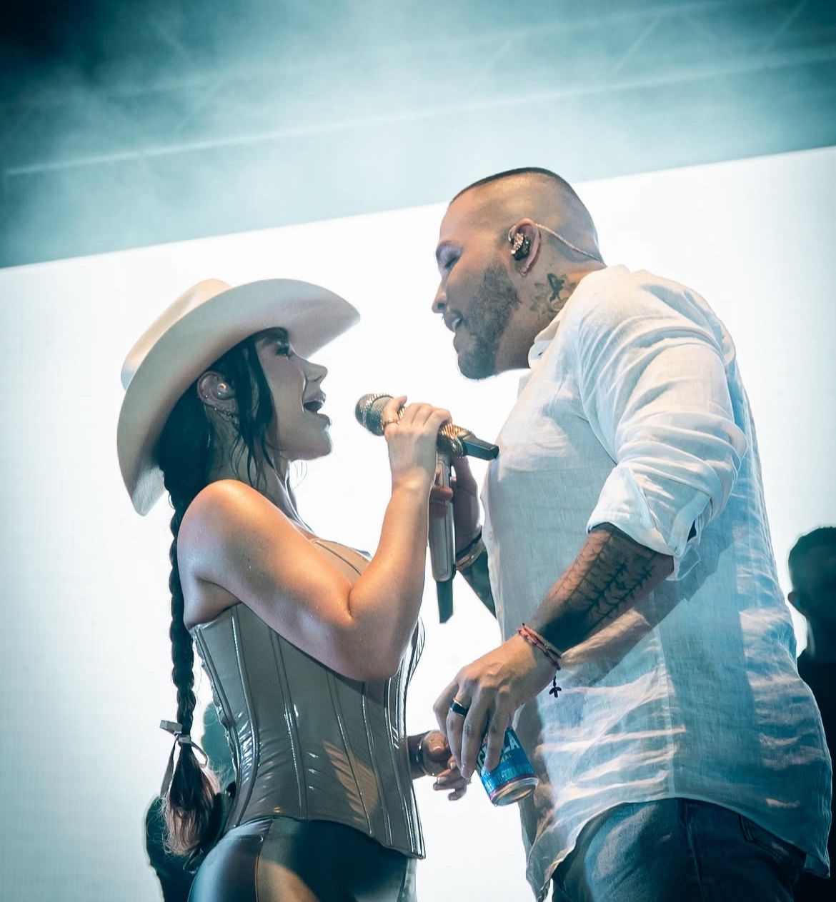 Cabalgata del Festival Vallenato 2025 tuvo más de 1.000 caballistas y cerró con Paola Jara cantando un éxito de Omar Geles