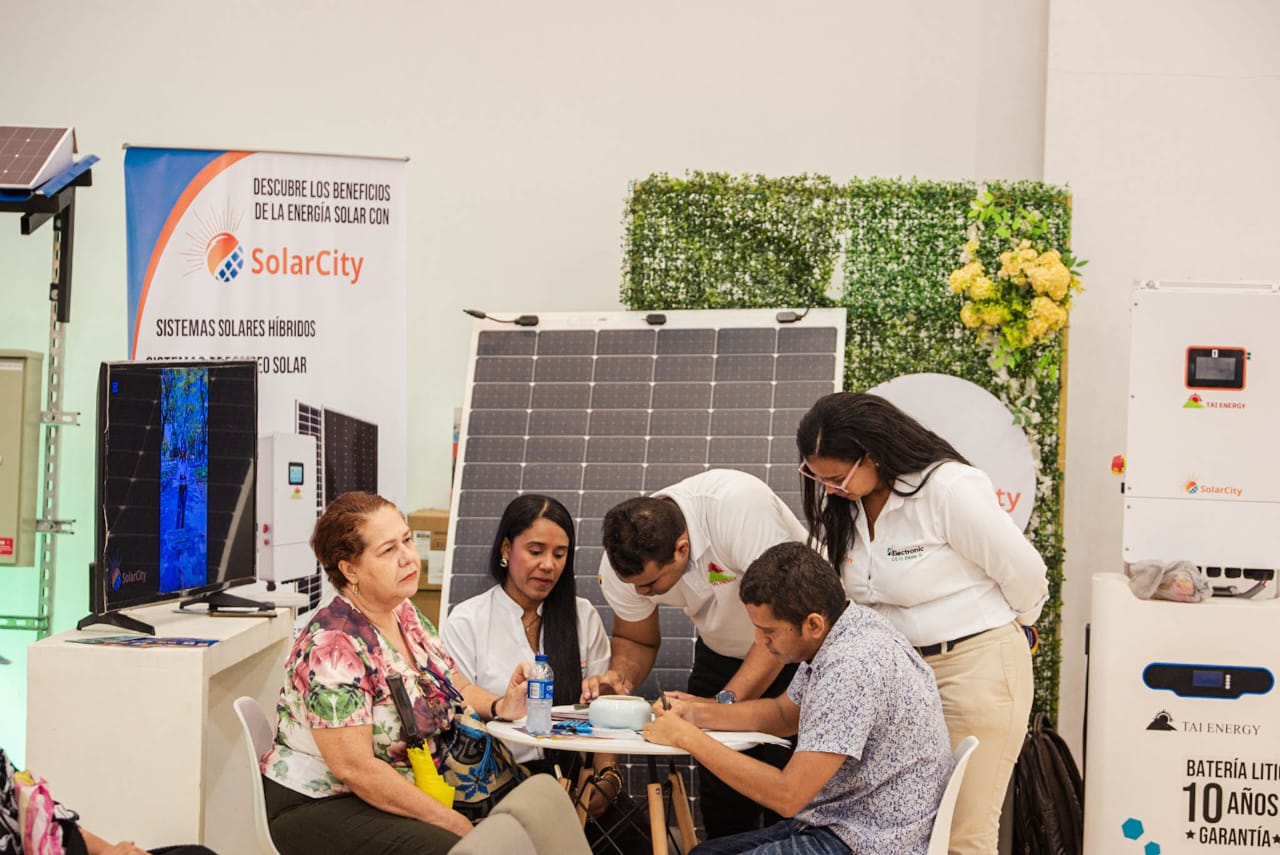 ¿Qué contrato elegir para instalar paneles solares en su empresa? Esto recomienda la UNAB