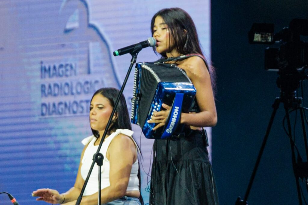 Heinis Gulfo durante la final del concurso de Acordeonera Mayor. Foto: EL PILÓN.