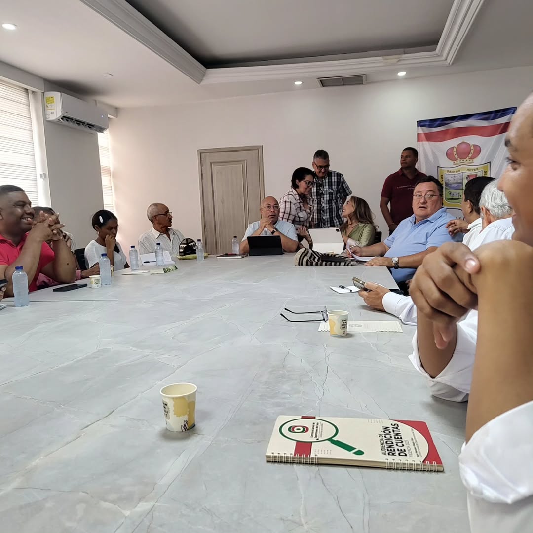 Representantes de la Alcaldía de Valledupar, organizaciones ambientalistas y líderes comunitarios socializan el Proyecto de Conservación y Rehabilitación de la Infraestructura Verde. Foto: Comité Facilitador Valledupar.