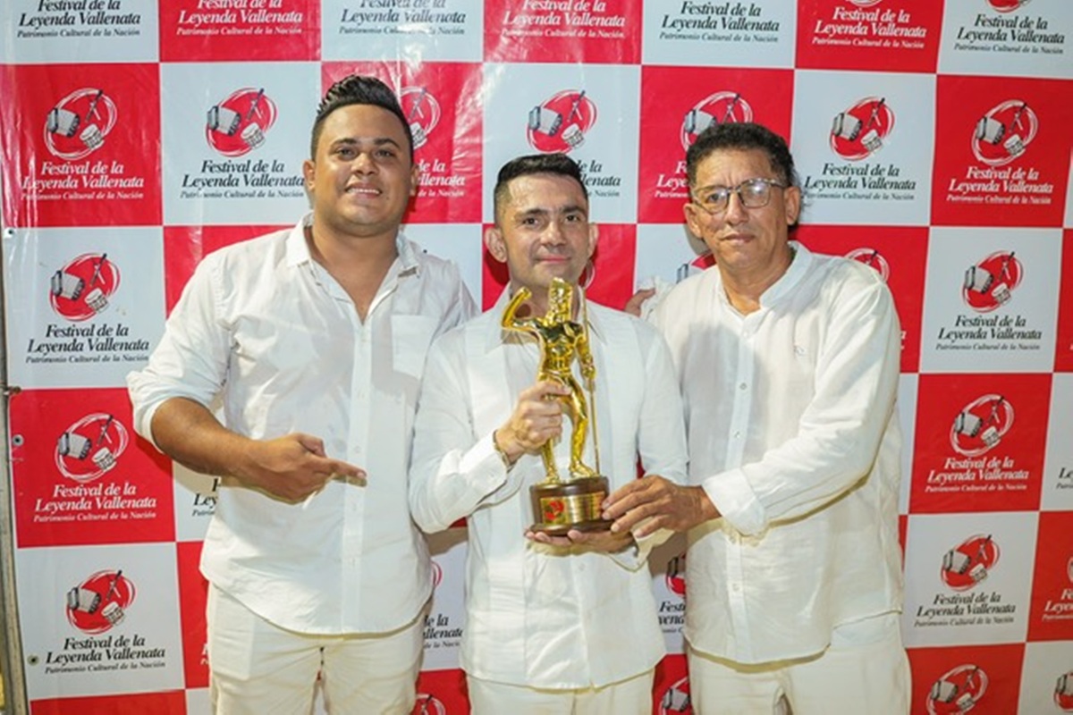 Festival Vallenato premió a los nuevos Reyes Vallenatos y entregó reconocimiento a Reyes Vitalicios 