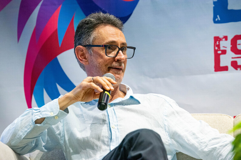 Escritor Mario Mendoza en la Feria del Libro de Valledupar.