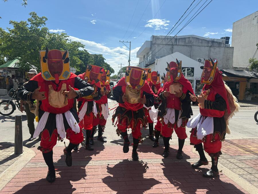 Vestidos de diablos y cucambas, feligreses despidieron celebración del Corpus Christi en Valledupar