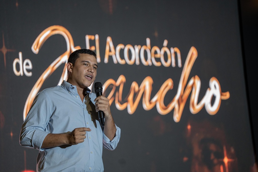 Hijo de Juancho Rois revela la emotiva historia detrás del acordeón de su padre que sobrevivió en el accidente aéreo