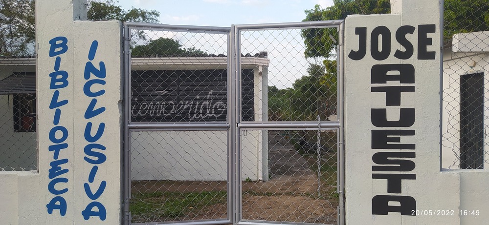 Entrada de la biblioteca de la Institución Educativa Rodolfo Castro en Mariangola. Foto: Cortesía.