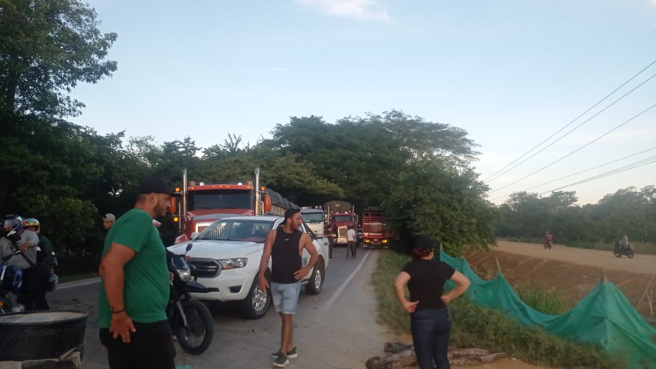 El paro lo realizaron a la altura del corregimiento de El Mamey, en Curumaní.