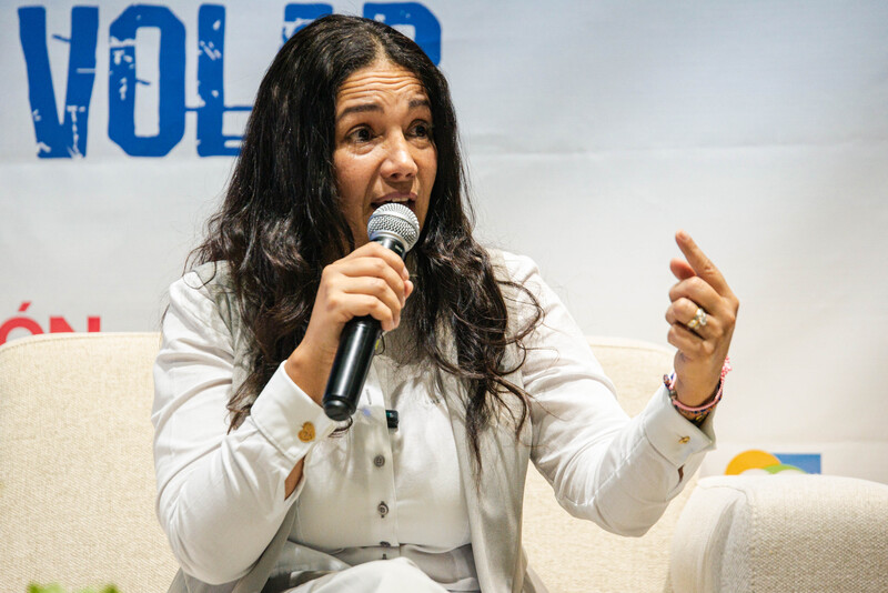 La novela ‘El peso de la sombra’ fue lanzada en la Feria del Libro de Valledupar, Felva. FOTO JESÚS OCHOA.