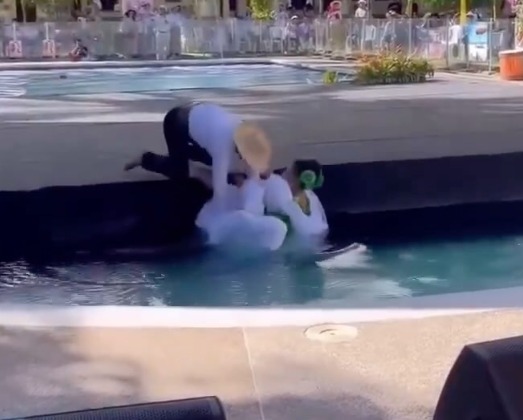 Caída de señorita Cesar en plena danza del sanjuanero causa revuelo en redes