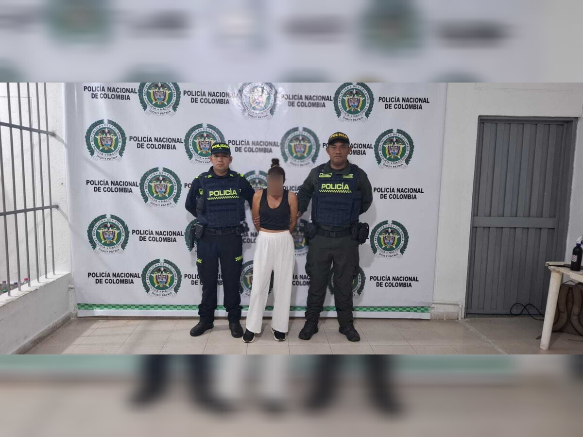 Multitud retuvo a presunta ladrona de celular cerca del hospital CDV en Valledupar.