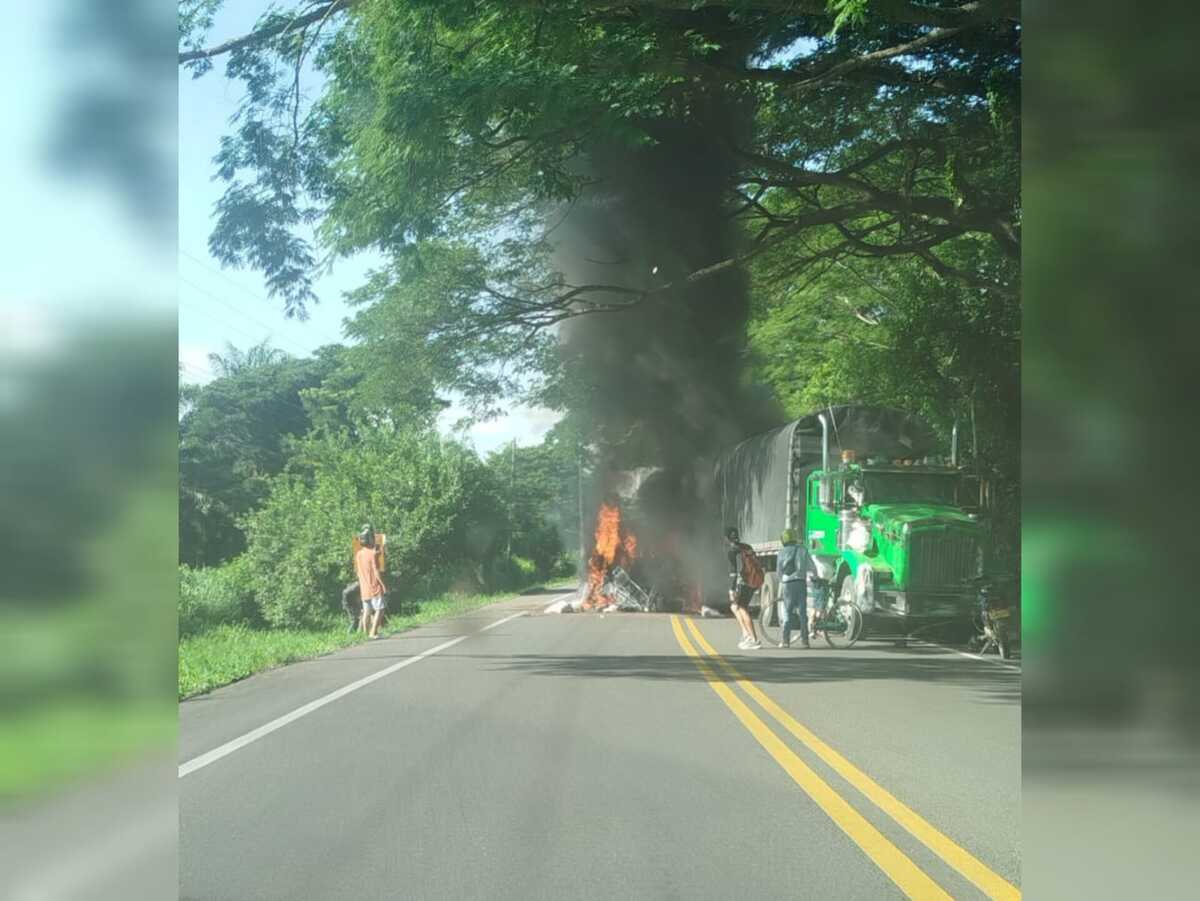 Conductor murió tras chocar con un tractocamión en la vía San Roque-La Paz