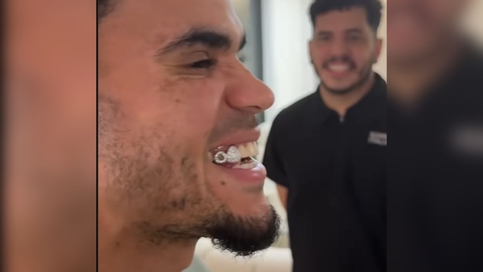 ﻿A lo Diomedes Díaz: Lucho Díaz lució en su boda una joya dental en oro y diamantes