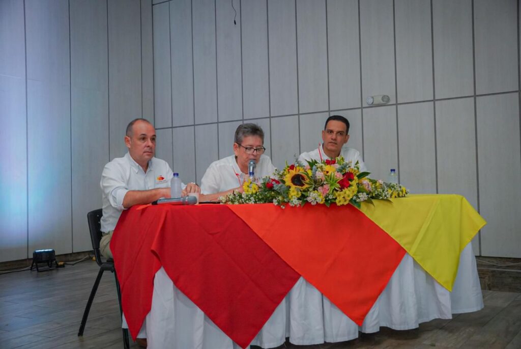 Miembros del Consejo Directivo y directivos de Comfacesar durante la presentación de los principales logros de la Caja de Compensación.