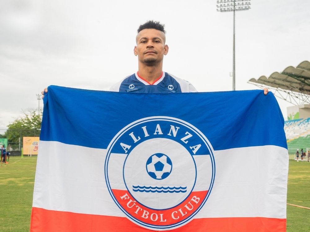 Ayron del Valle ya viste la camiseta de Alianza Valledupar