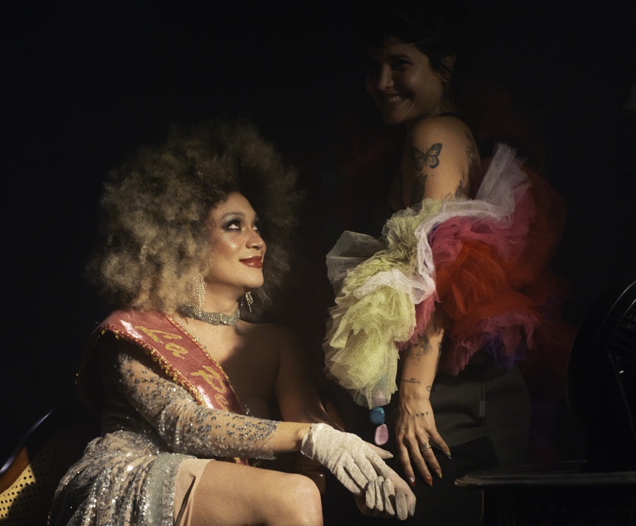 Camilo Ochoa, ‘Río Sensible’, protagoniza el video de ‘No le copio a nadie’ de Martina La Peligrosa: “Himno para la población diversa”