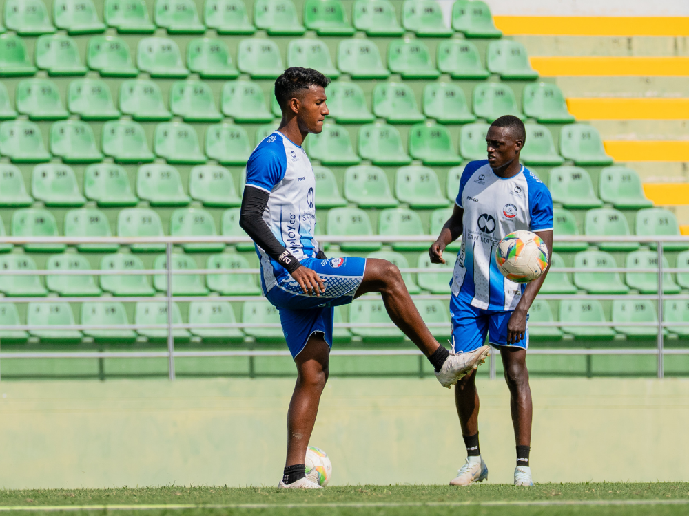 Los vallenatos buscarán reponerse de la derrota ante Deportes Tolima ganando en Bogotá. Foto: Alianza Valledupar FC.