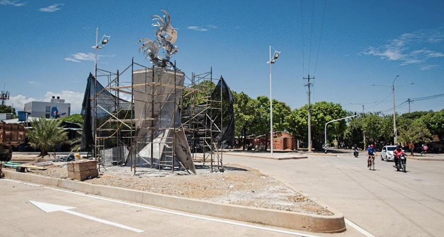 ¡Pica gallo!: reinstalaron monumento de la antigua glorieta Los Gallos de Valledupar