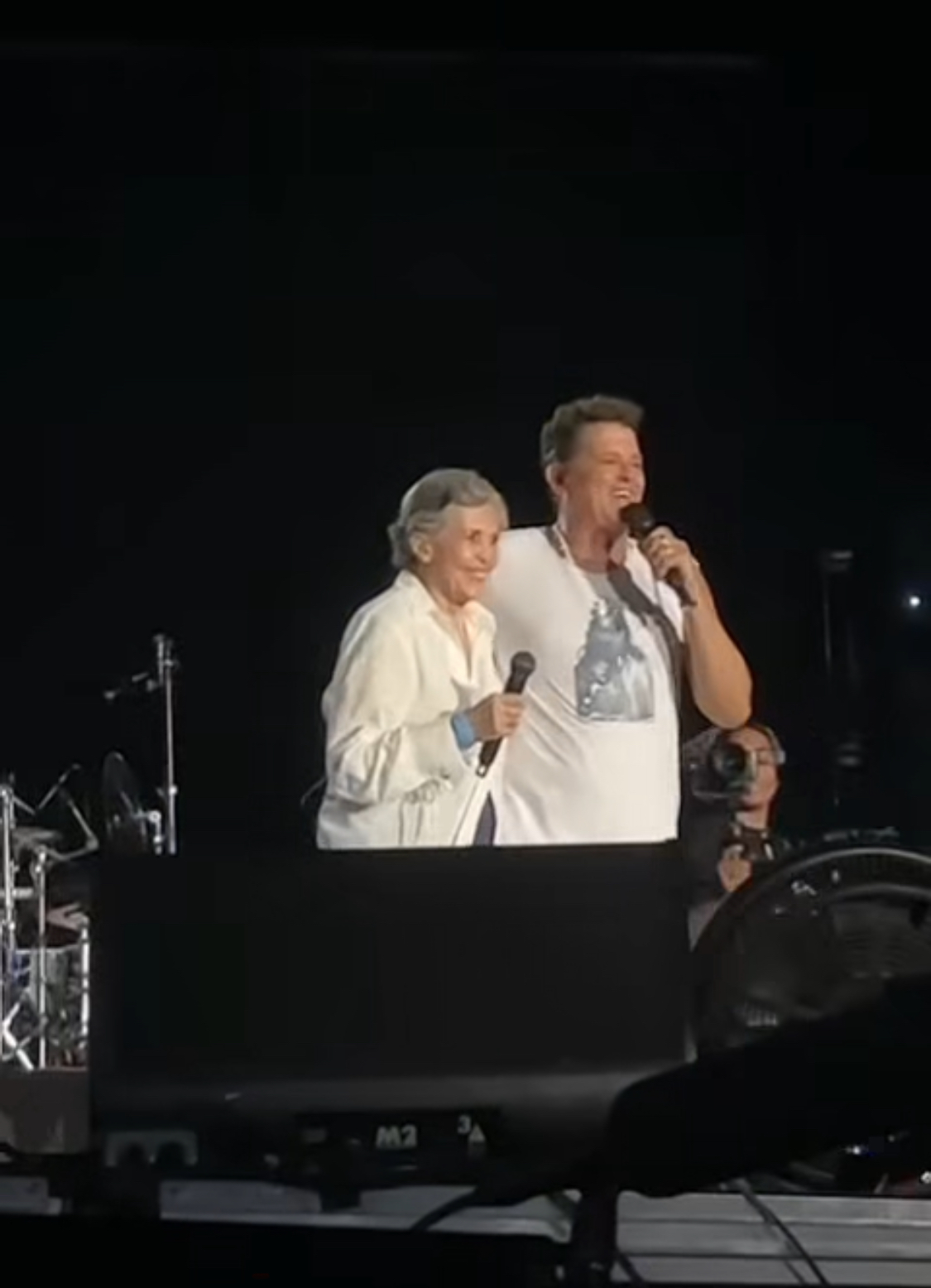 Rita Fernández es homenajeada por Carlos Vives en los 500 años de Santa Marta: “Es heroína de la música nacional” 