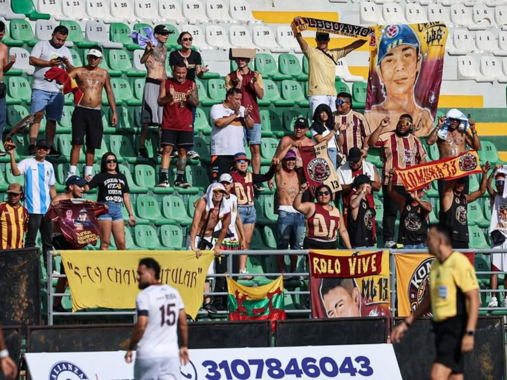 Hinchas del Tolima, que viajaron 800 kilómetros y soportaron sol vallenato, fueron homenajeados por Lucas González en Valledupar
