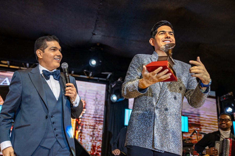 Develan escultura en cera de Peter Manjarrés en Valledupar: estará en el Salón de la Fama del CCMV